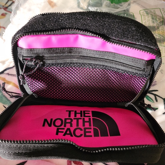 The North Face Explorer BLT-S Fuchsia Pouch Fanny Pack Belt Pack with Black Logo - Picture 3 of 6